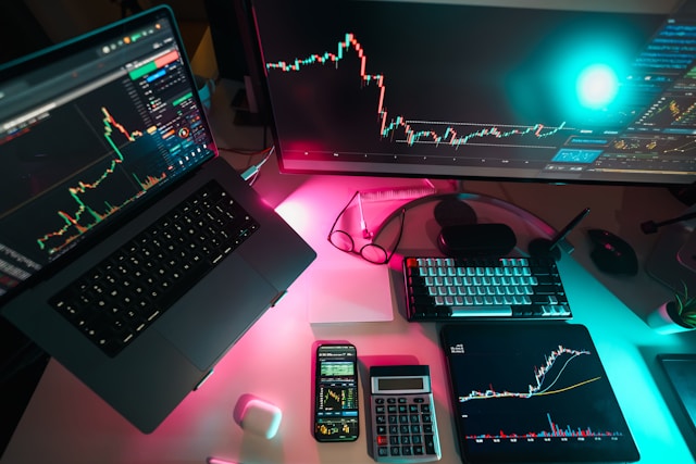 Why Online Trading is the Key to Financial Independence